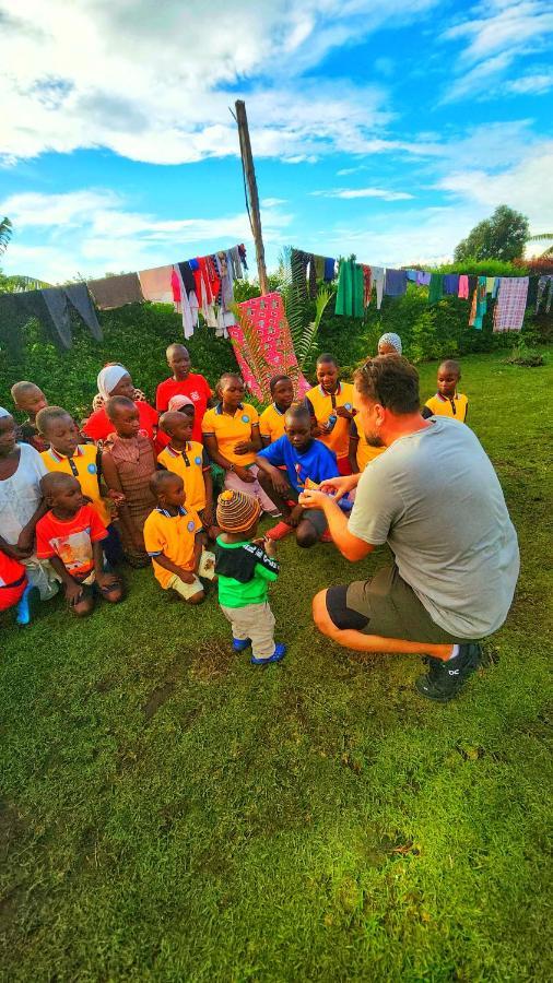 Lights Of Kazinga Orphanage And Homestay Rubirizi Buitenkant foto